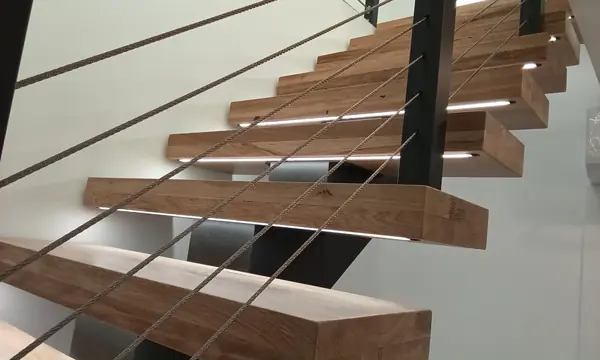 Лестница в стиле LOFT центральной балке