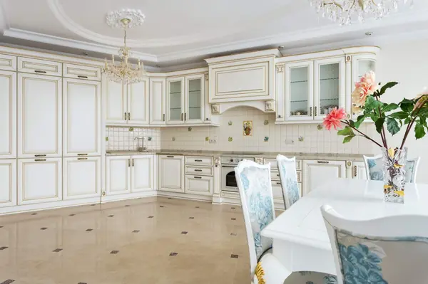 Кухня в светлых тонах