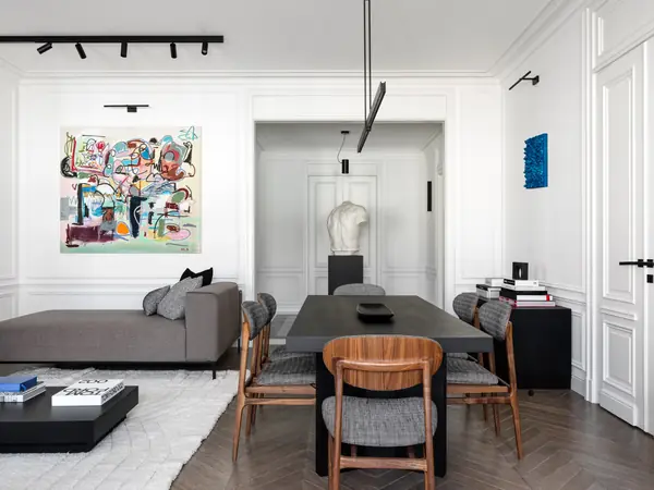 Скрытый телевизор над камином