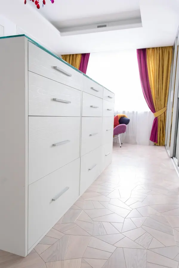 Гардеробная raumplus с комодом-островом