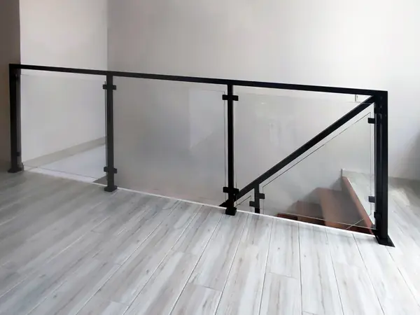 Современная лестница в офис