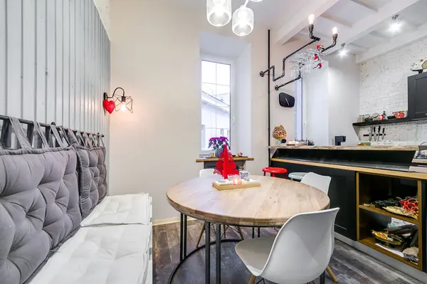 Просторная кухня в стиле лофт