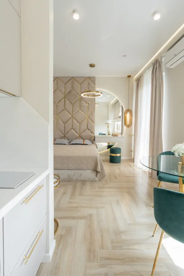 Квартира-студия 28м2 в городе Сочи или "50оттенков золота"