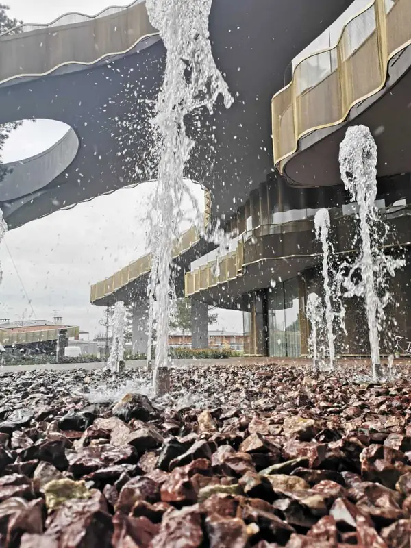 Фонтан 12 струй в Жуковке