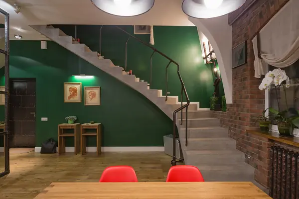 Замечательная двухуровневая квартира с фантастическим детским этажом