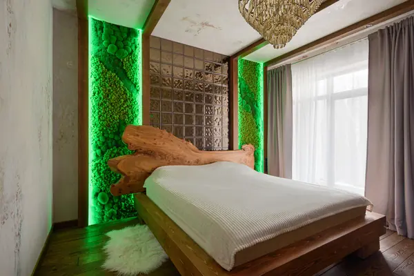 Моменты в тени и свете: Истории за каждой дверью