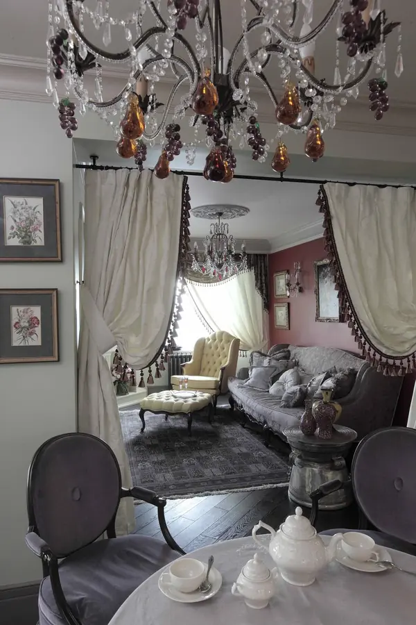 Квартира в классическом стиле. Сложная отделка, ручная роспись стен