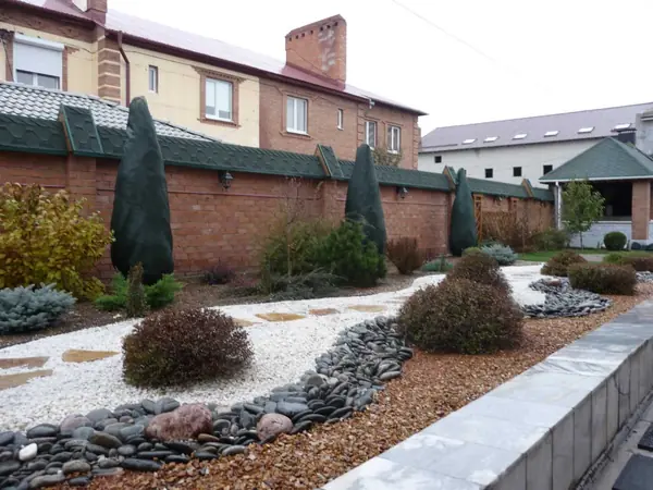 Уходные работы в саду