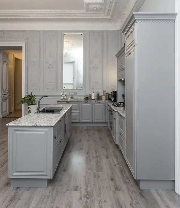 Классическая кухня для старого фонда Санкт-Петербурга