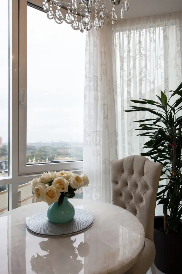 Зона столовой с видом на Поклонную гору