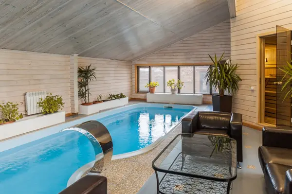 Бассейн в поселке Холм's (Челябинская область)