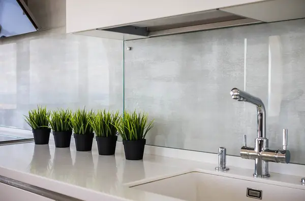 Монохромная кухня