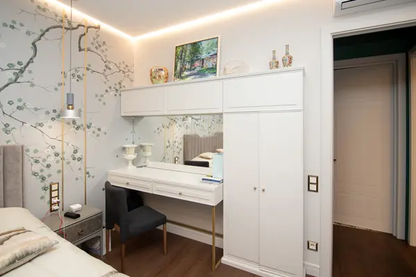 Меблировка спальной комнаты в стиле неоклассика