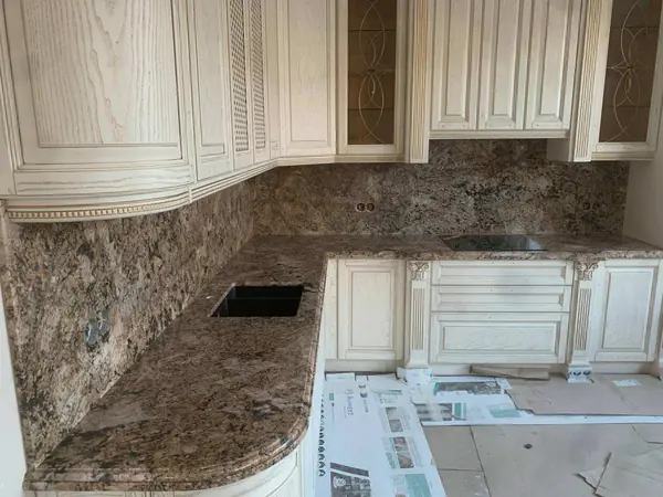 Столешница и фартук из гранита