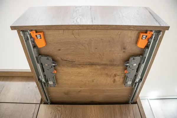 Гардеробная комната на цокольном этаже