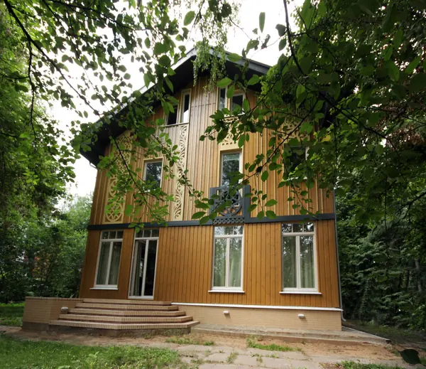 Дом на берегу