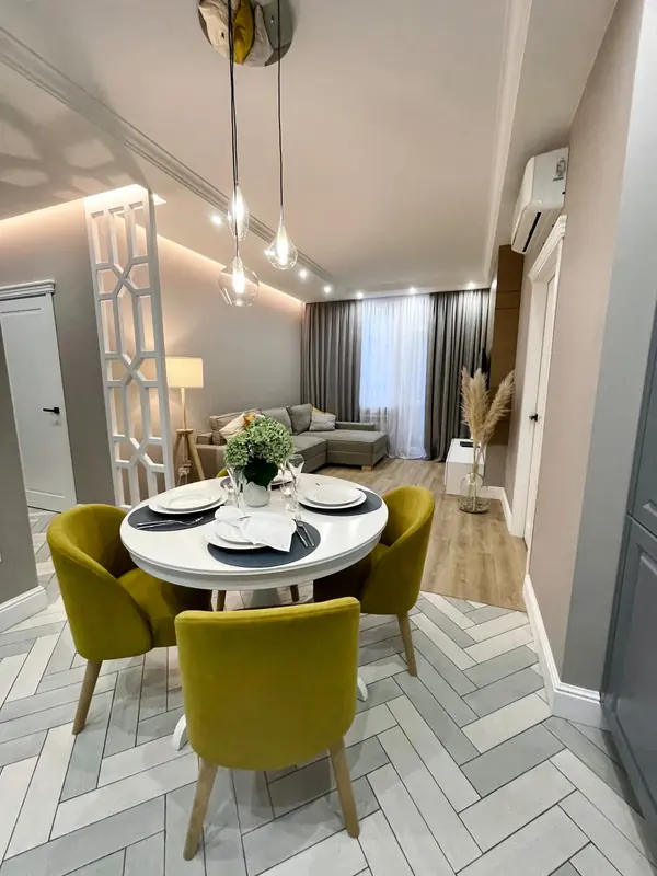 Реализованный проект квартиры с солнечными акцентами.