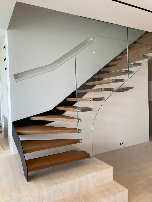 Современная лестница в квартире