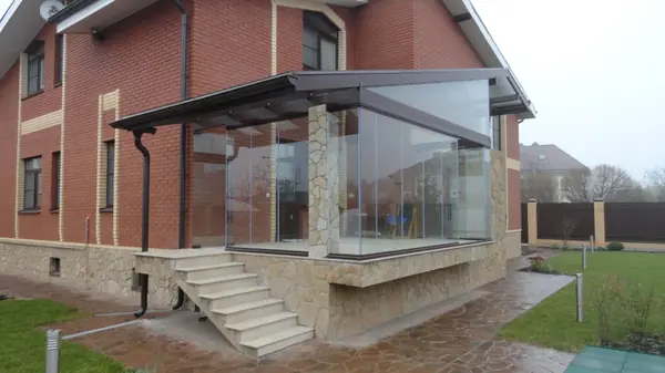 Стеклянный навес. Черноголовка