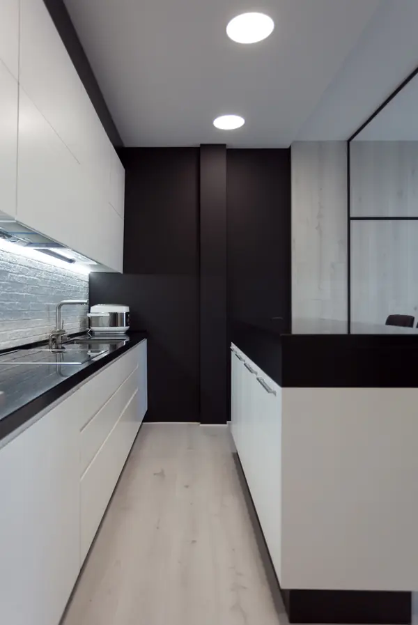 Современная квартира в черно-белых тонах