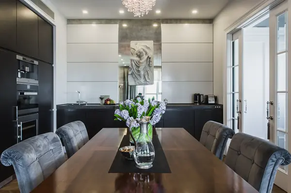 В гостях: Яркая квартира и мастерская художницы по куклам