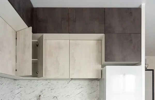 Кухня с мраморными акцентами