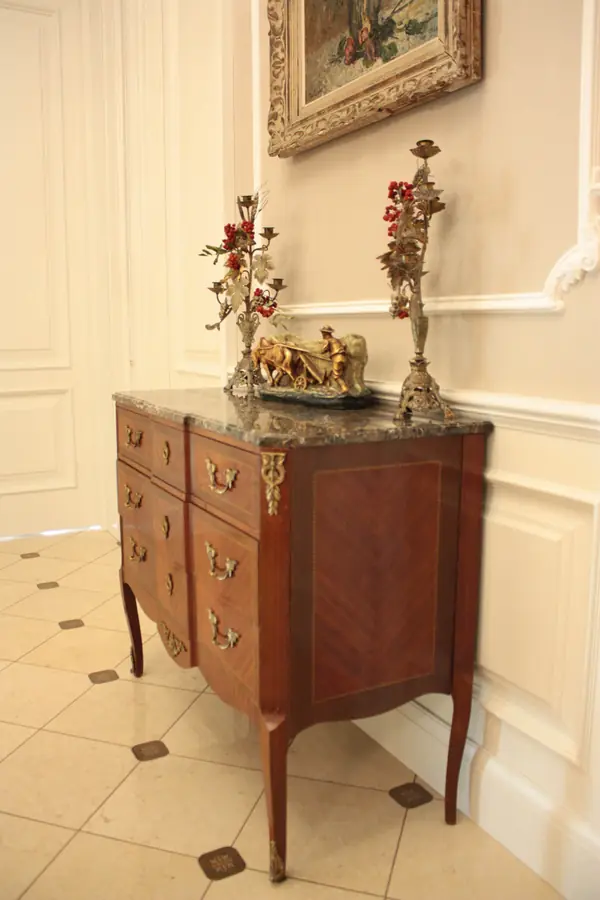 Recreating the Interior of the Chekhov’s Period in a Suburban Residence