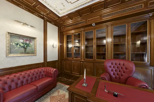 Кабинет в классическом стиле