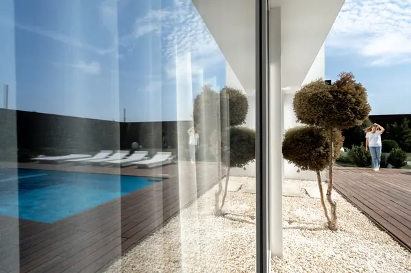 Современный дом c бассейном в Ростовской области