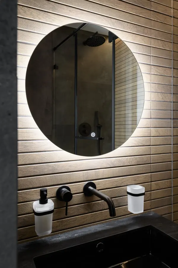 Брутальная трехкомнатная квартира 90 кв.м. с видом на реку