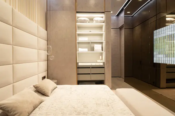 Шкаф с раздвижными дверями