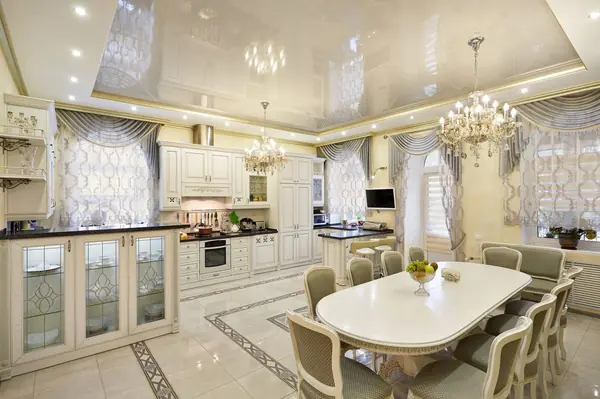 Перепланировка и декор гостевого пространства коттеджа.