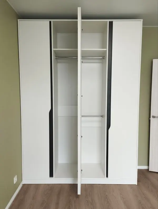 Распашные шкафы