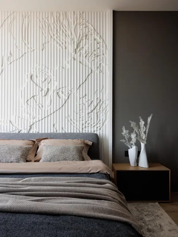 Современная квартира с бордовыми акцентами в ЖК "Притяжение" - 146 м2