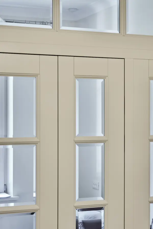 Кантри Ral 1013 в интерьере дома