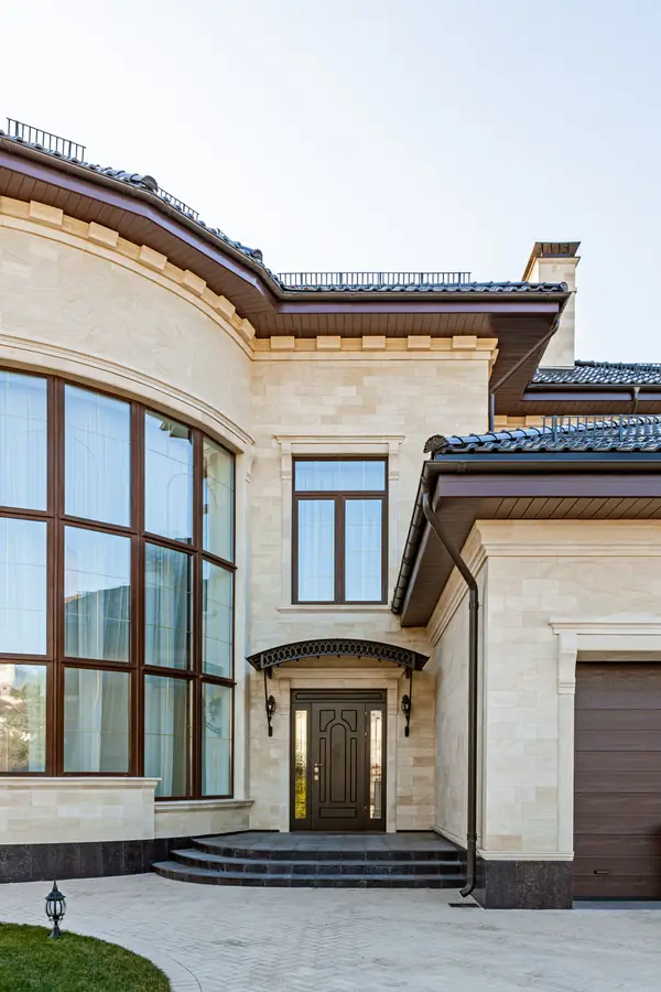 Строительство дома и отделочные работы. Дом на Новой Риге. 700 кв.м.