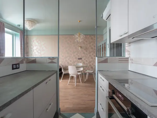 Кухня-аквариум для квартиры студии