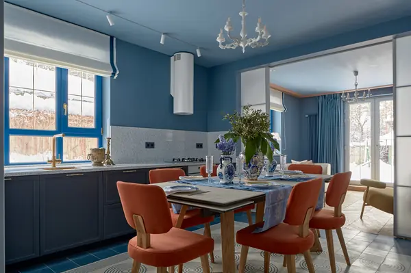 Гжель и маркетри, кухня-гостиная