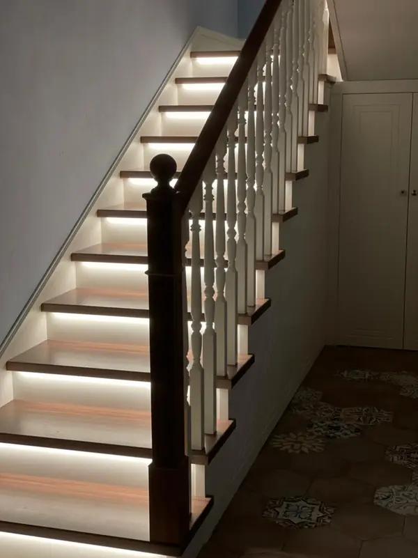 Облицовка лестинцы в классическом стиле