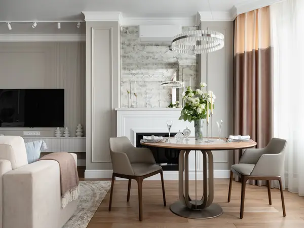 Реализация квартиры в стиле современная классика для семейной пары с ребенком