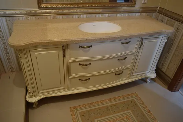 Тумба с мойкой в санузел в классическом стиле