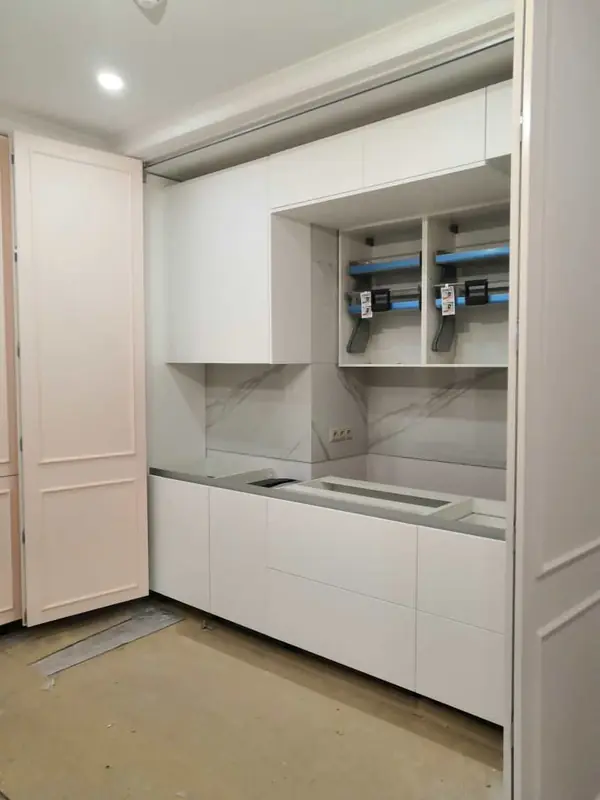 Кухня в розовом цвете.