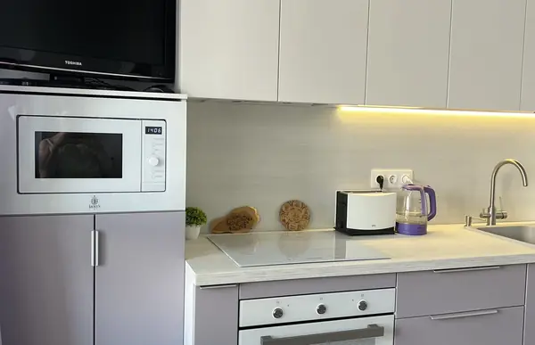 Кухонный гарнитур в лавандовом цвете от дизайнера