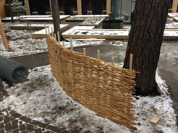 Плетеные изгороди. Плетни.