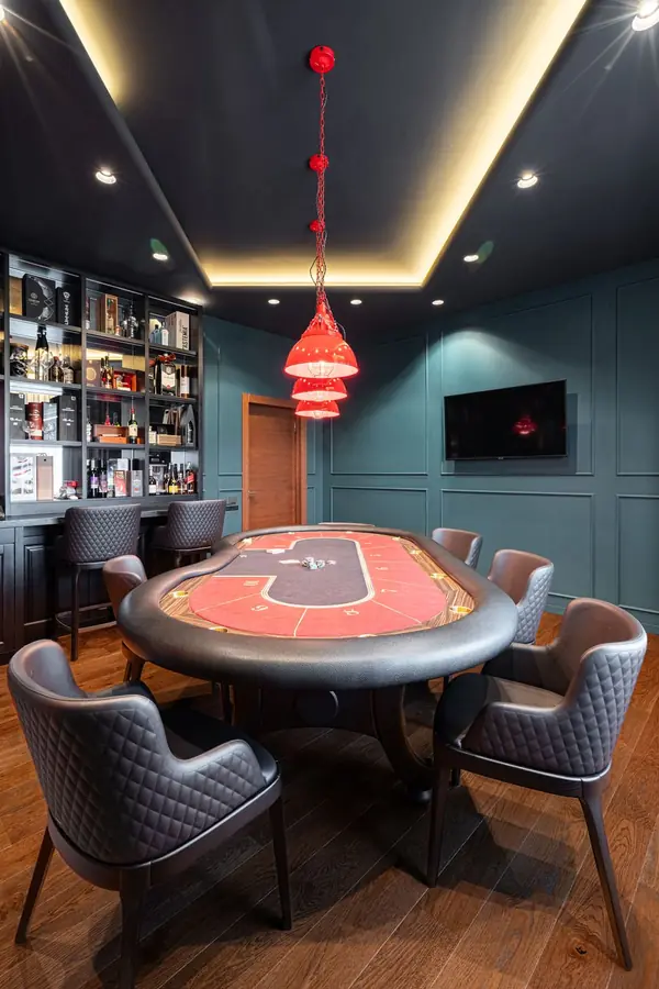 Покерная вид на выход