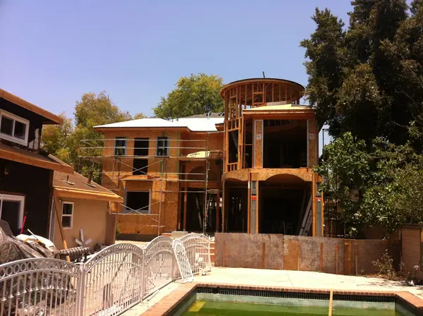 Северный Голливуд - Лос Анджелес. Дом в средиземноморском стиле.