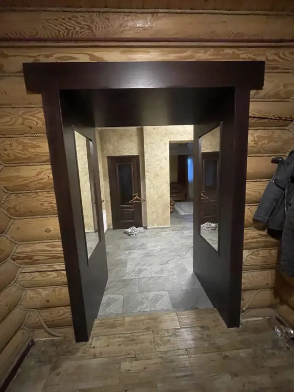 Нестандартные обрамления проемов в загородном доме