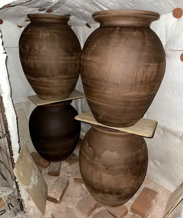 Большие квеври, горшки и кувшины для ресторана «Джани»