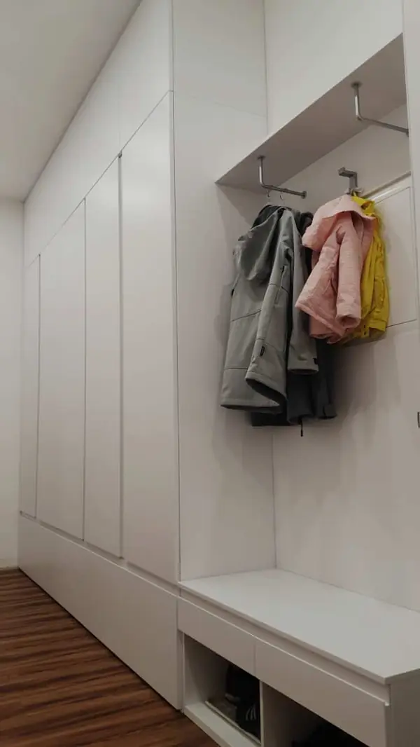 Шкаф в коридор