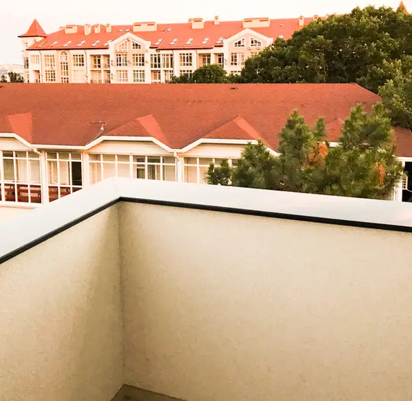 Подоконники и балконные перила из гранита Black Galaxy